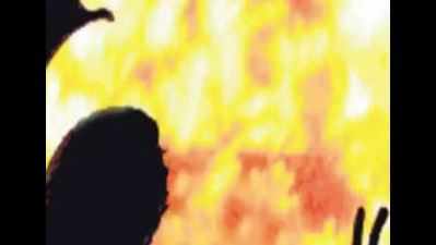 Maharashtra: Man sets himself ablaze in front of DM's office, dies
