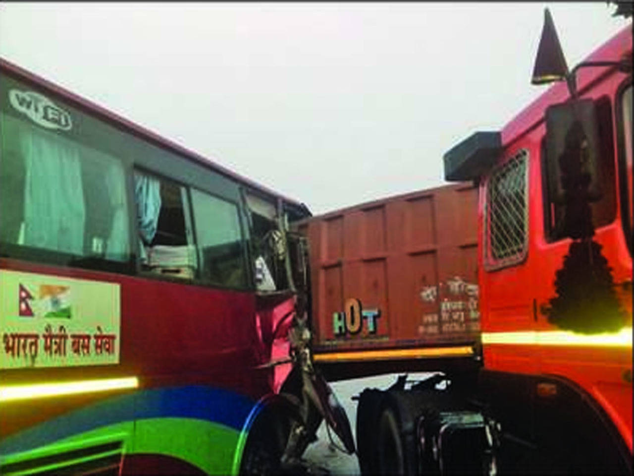 Bharat-Nepal Maitri bus hits truck, one dead | Agra News - Times ...