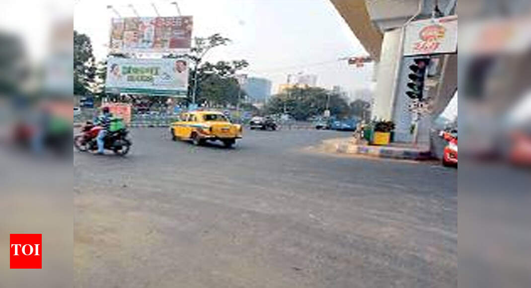 Riding helmetless on wrong Bypass flank, two die in crash | Kolkata ...