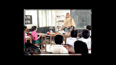 At the age of 81, this Bengali man teaches students for free