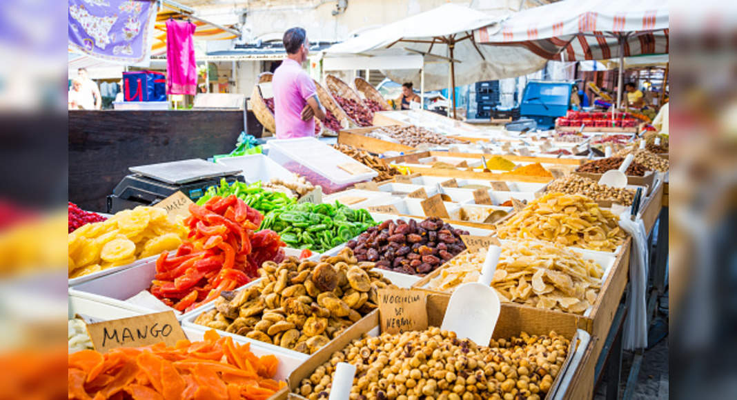 A Journey Through The Lanes Of Khari Baoli Asia S Largest Spice Market Times Of India Travel