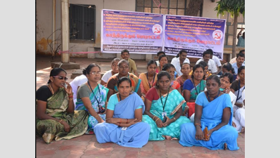 Contract workers in Trichy hospital protest ‘non-payment of salary’