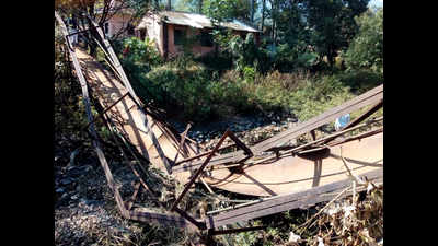 Maharashtra: Eight hurt as iron bridge collapses in Satara