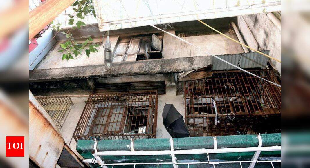 Fire in Mangal Bazaar building kills two | Vadodara News - Times of India