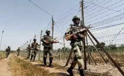 Pakistan targets Indian posts in Poonch district