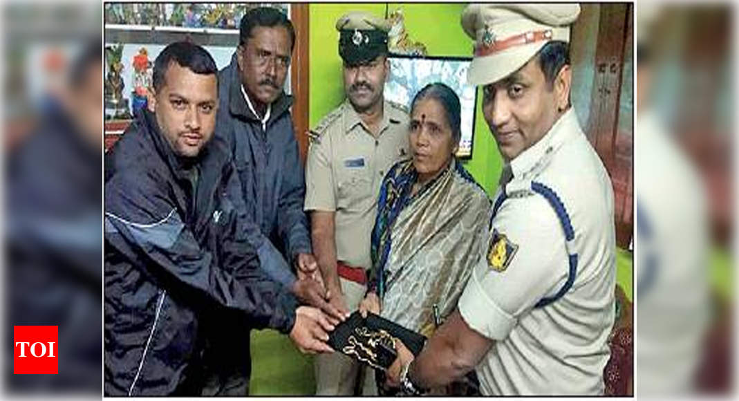 Season’s joy: Police seek to win public confidence | Bengaluru News ...