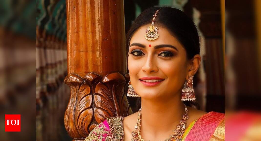TV host Sastika Rajendran urges her fans to ban plastic - Times of India