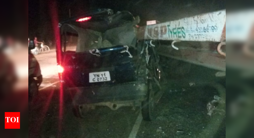 Six from Chennai die as minivan rams truck near Vellore | Chennai News ...