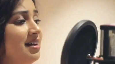 Shreya Ghoshal loves her song from 'Neeyum Njanum'