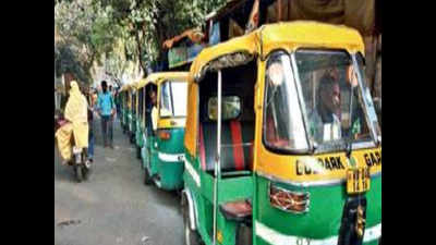 Kolkata: Students, office-goers left in lurch as autos go off road
