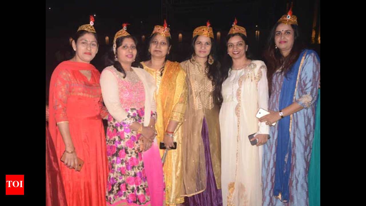 mughal theme kitty party dress Anarkali Theme for Ladies Kitty Party: Games, Decor, Dress & Food Ideas