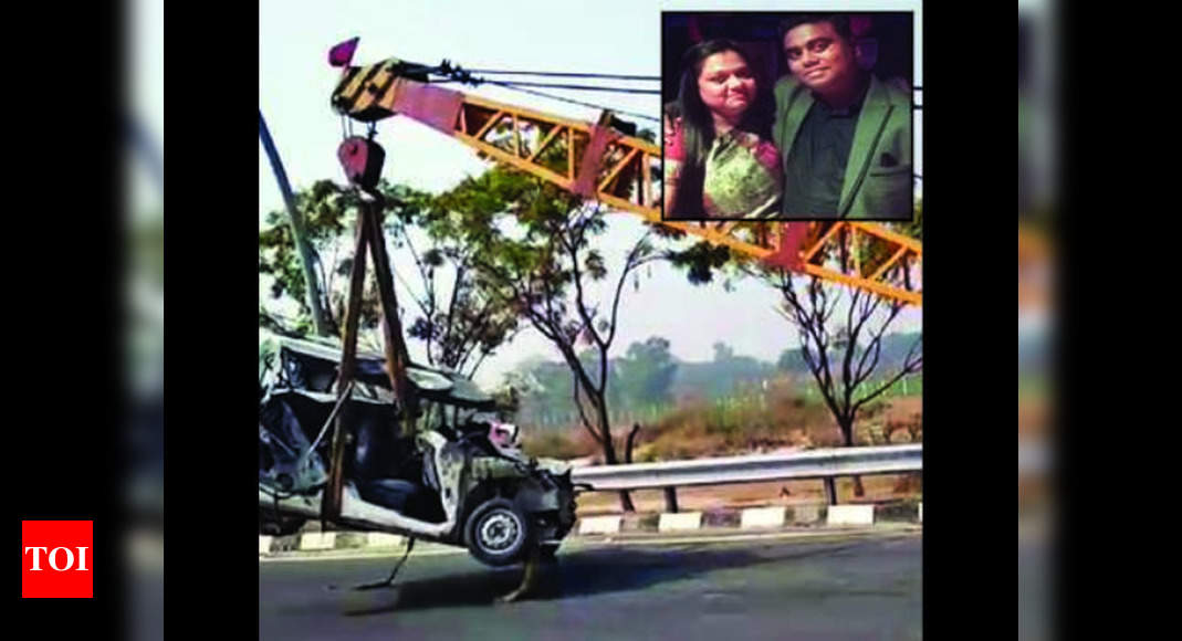 Noida Couple Killed As Car Rams Into Truck On Agra Lucknow Expressway Agra News Times Of India