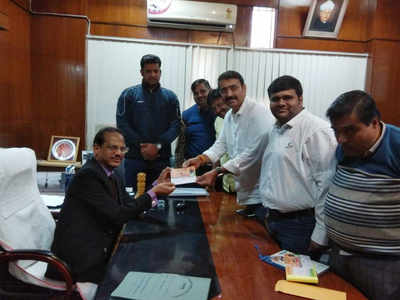 Nagpur University VC Kane, Pro VC Yeole register for Samruddhi Run