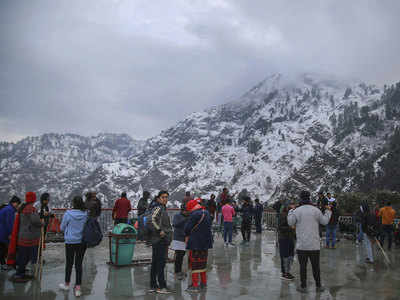 Vaishno Devi shrine receives season's first snowfall