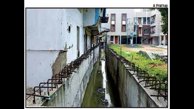 Canal in Villivakkam turns sewage carrier, raises stink