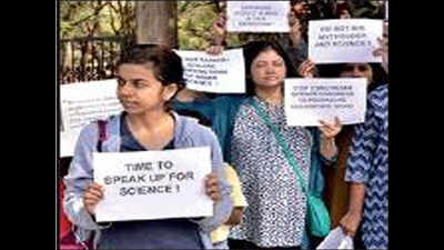 Experts slam unscientific claims about ancient India