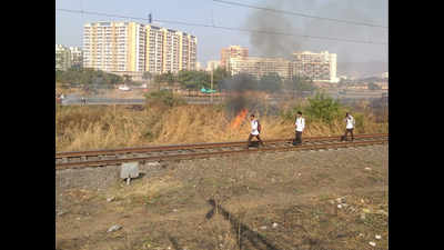 Harbour Line train halted for 30 minutes after fire near tracks