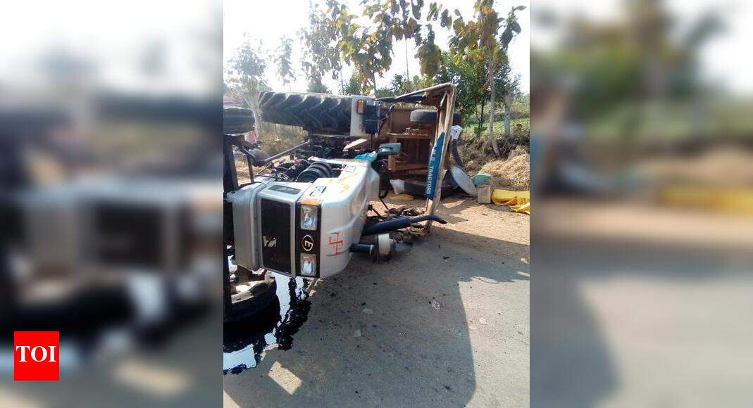 Two killed, 15 injured as tractor overturns | Nagpur News - Times of India