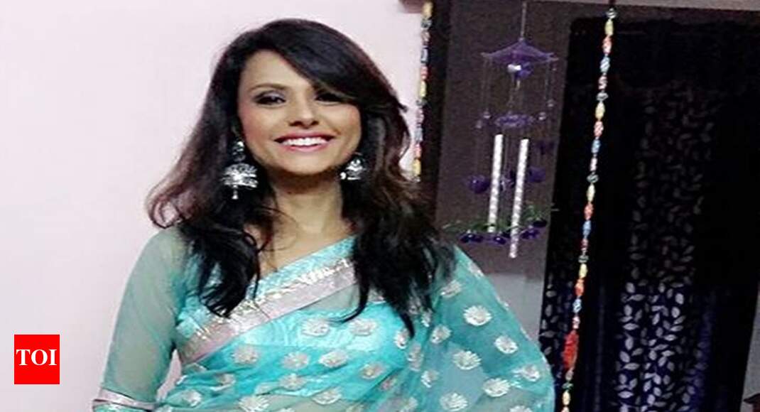 Actress Rupa Bhattacharjee shares a behind-the-scenes photo from the sets of 'Ami Sirajer Begum' - Times of India Actress Rupa Bhattacharjee shares a behind-the-scenes photo from the sets of 'Ami Sirajer Begum' - Times of India