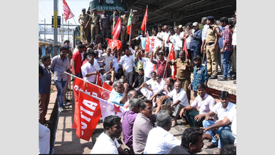 Central trade unions strike: More than 300 protesters held in Trichy