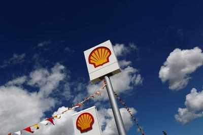 Shell buys Total out of Hazira in quest of bigger India LNG market pie