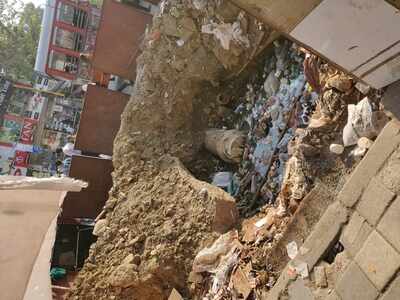 Mess In Crowded place - Times of India
