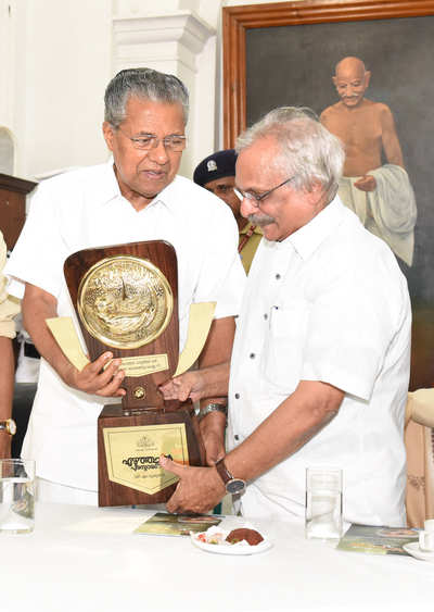 M Mukundan receives Ezhuthachan Puraskaram from CM