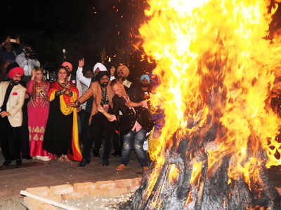 Happy Lohri Quotes: Unique quotes, wishes and messages to wish Happy Lohri