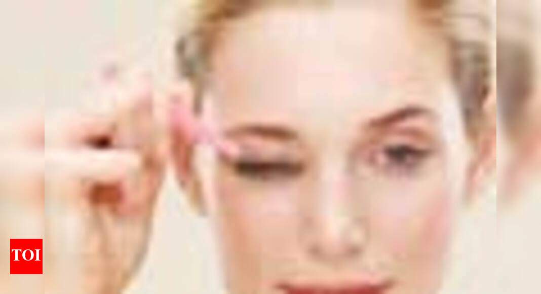 How to put mascara - Times of India