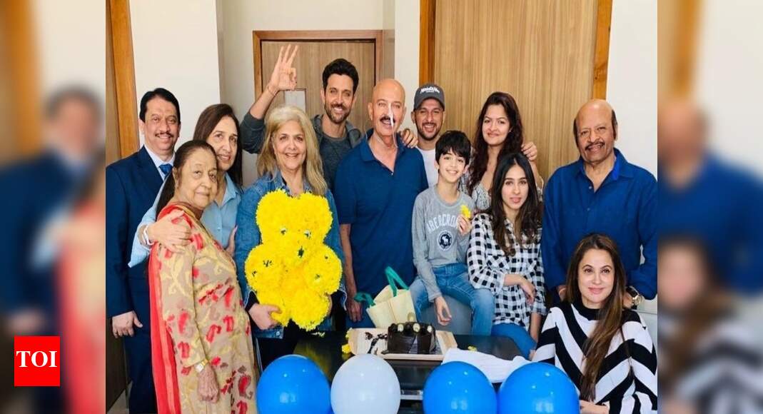 Photo Hrithik Roshan celebrates his birthday with family post his dad