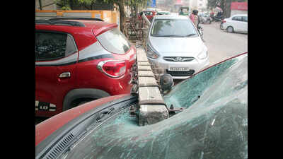 Narrow escape for techie, others as electricity pole crashes on cars in Ghaziabad