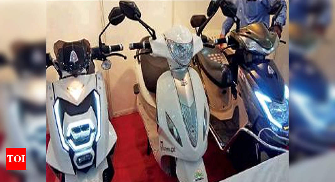 Electric vehicles hog the limelight at Pune Auto Expo, biggies stay
