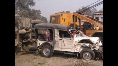 UP: Six killed, 40 injured in road mishap in Fatehpur