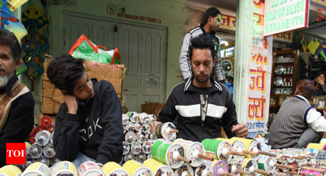 Two arrested for flying kites with banned manjha Jaipur News Times