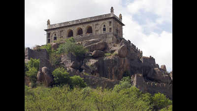 Aesthetic appeal of Golconda Fort to go down the toilet?