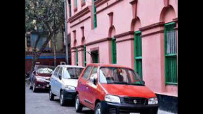 Kolkatans turn prisoners in own homes as cars block their gates