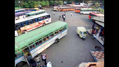 Pickpockets steal gold at Swargate bus stand
