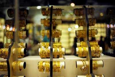 Gold price rises to Rs 33,190 per 10 gram on January 16