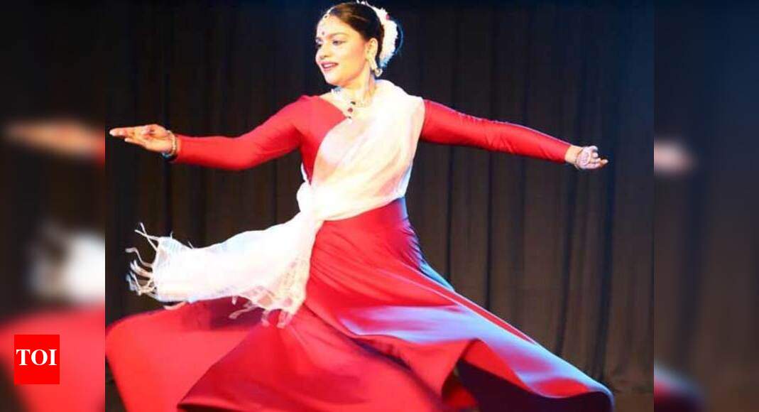 Noida dance student performs BalletKathak in Ghaziabad Noida News