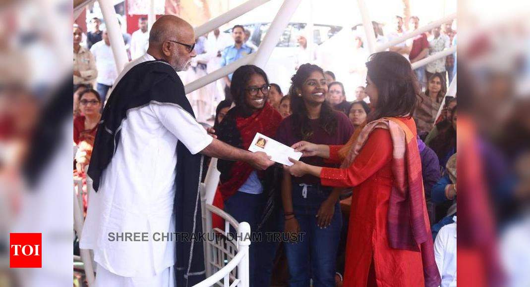 Morari Bapu Donates Funds For Welfare Of Sex Workers Ahmedabad News 4927