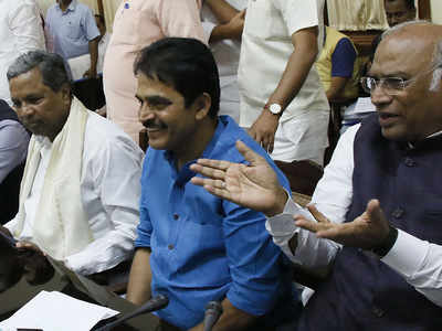 Setback for Karnataka Congress: 4 MLAs skip crucial party meeting