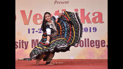 Street plays, dance competitions and more at the annual youth fest of University Maharani College