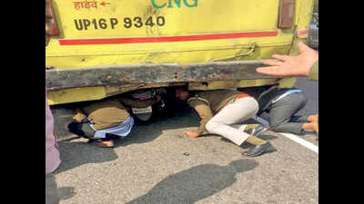 Noida Student Accident News : Two BTech students on scooter crash into ...