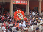 Thousands pay homage to Tumakuru seer Shivakumara Swamiji