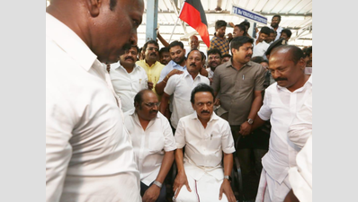 Kodanad issue: DMK stages protest demanding probe against Tamil Nadu CM, traffic affected in Chennai