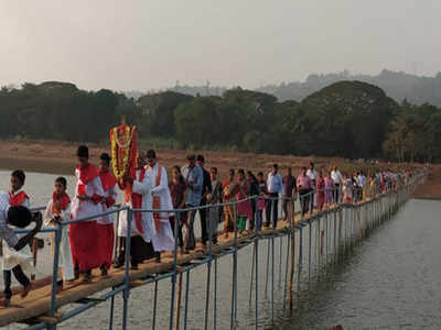 Karnataka islanders build their own bridge
