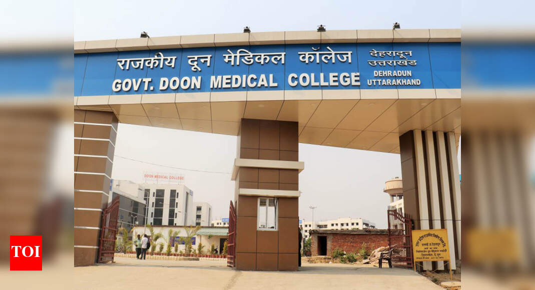 Electrician on leave, 9 deliveries under candlelight in Dehradun