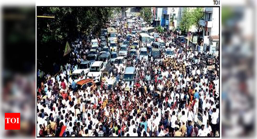 DMK protest brings traffic to a crawl | Chennai News - Times of India