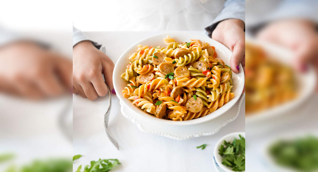 Tricolour Pasta with Chicken Sausage and Bell Pepper Recipe: How to Make Tricolour Pasta with Chicke