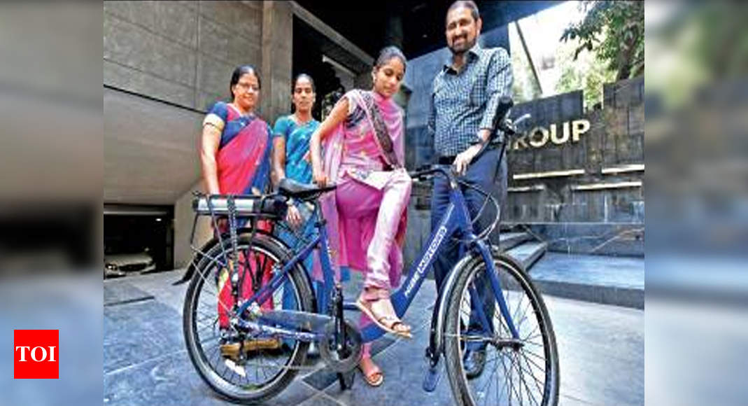 girl on cycle